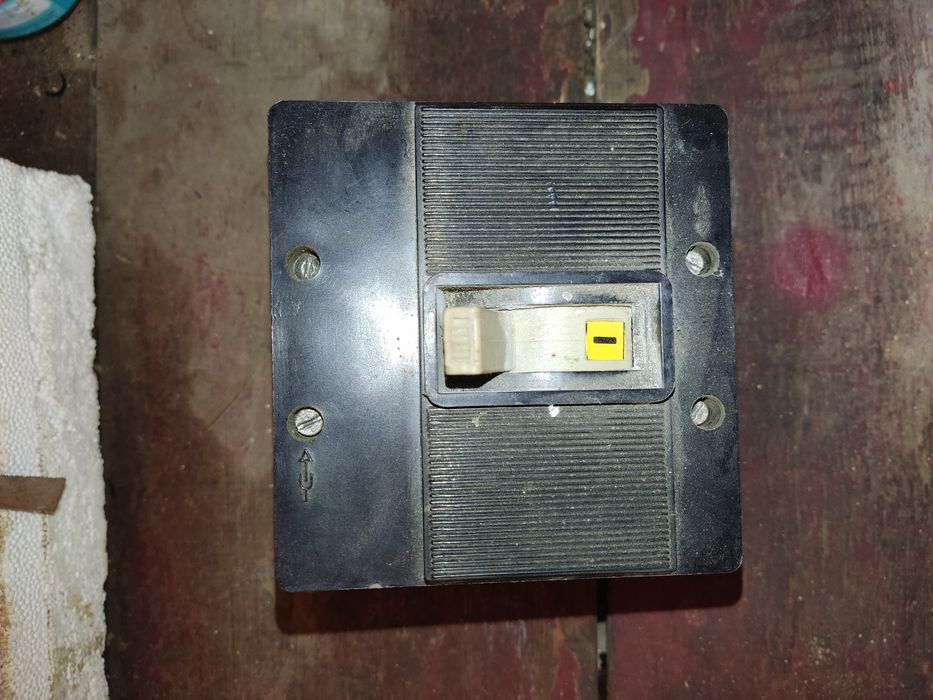 Автоматичний перемикачі електрики, лічильник електричний