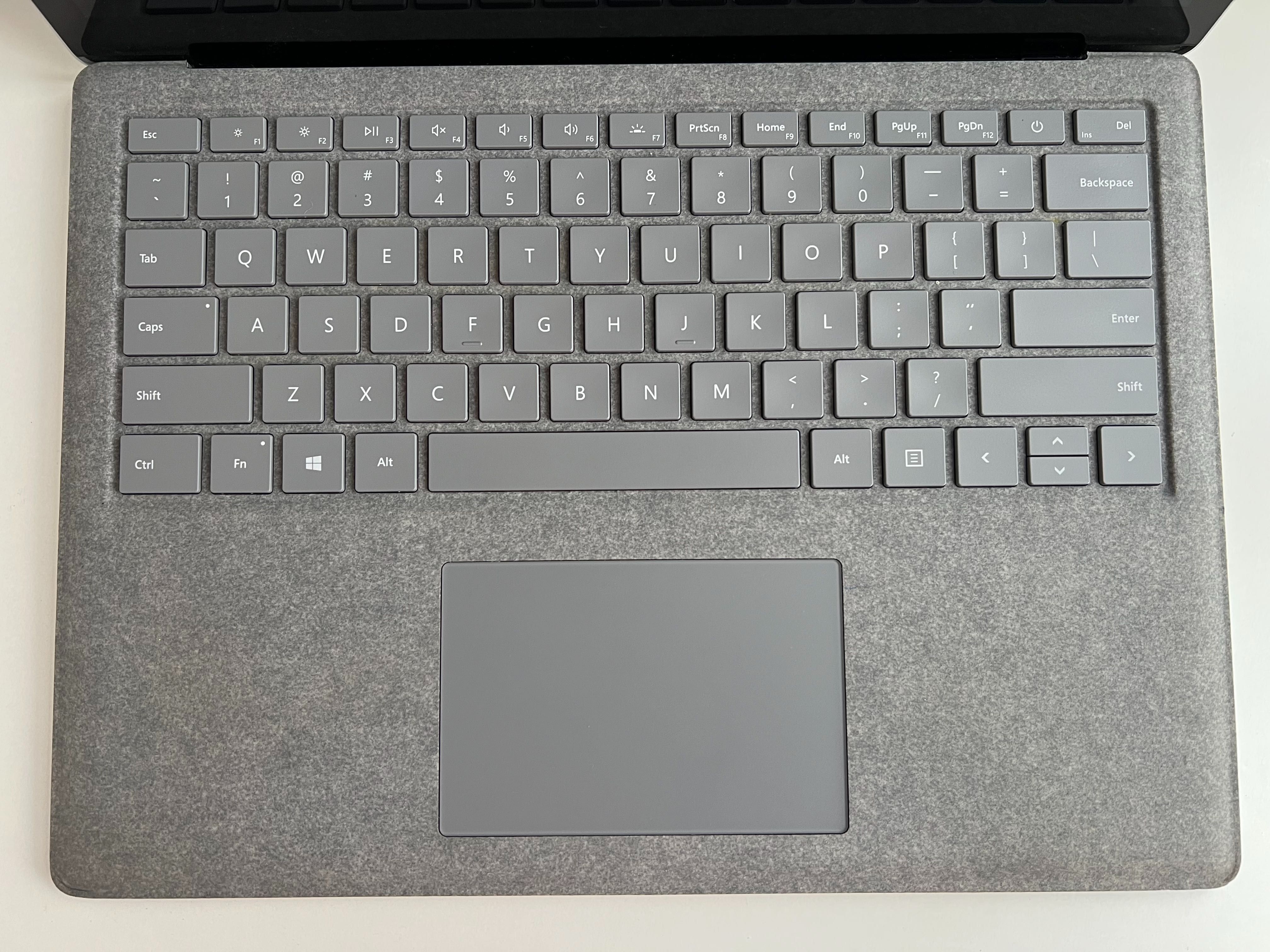 Ноутбук 
Microsoft Surface Laptop i5 8Gb 256Gb