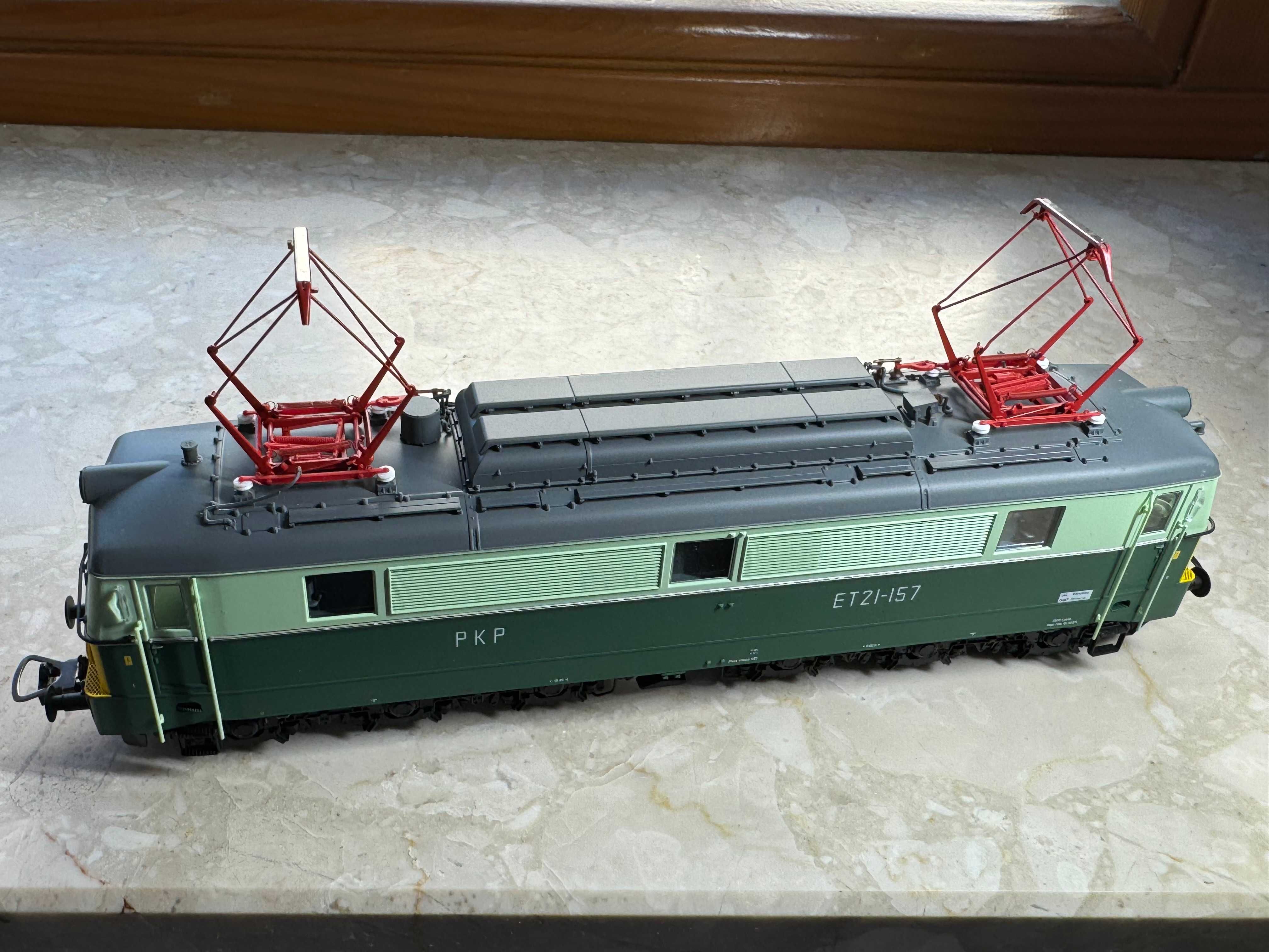 Elektrowóz ET21-157 PKP z dekoderem jazdy i dźwięku Piko 51602
