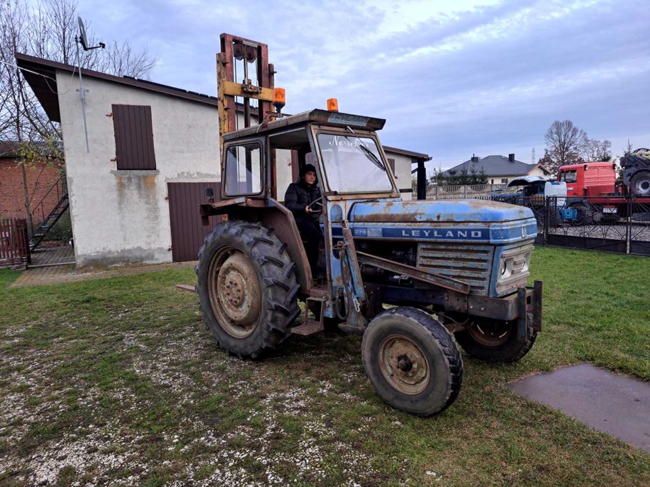 Leyland 270 76 KM ładowacz czołowy tur maszt c-360 Massey Ferguson MTZ