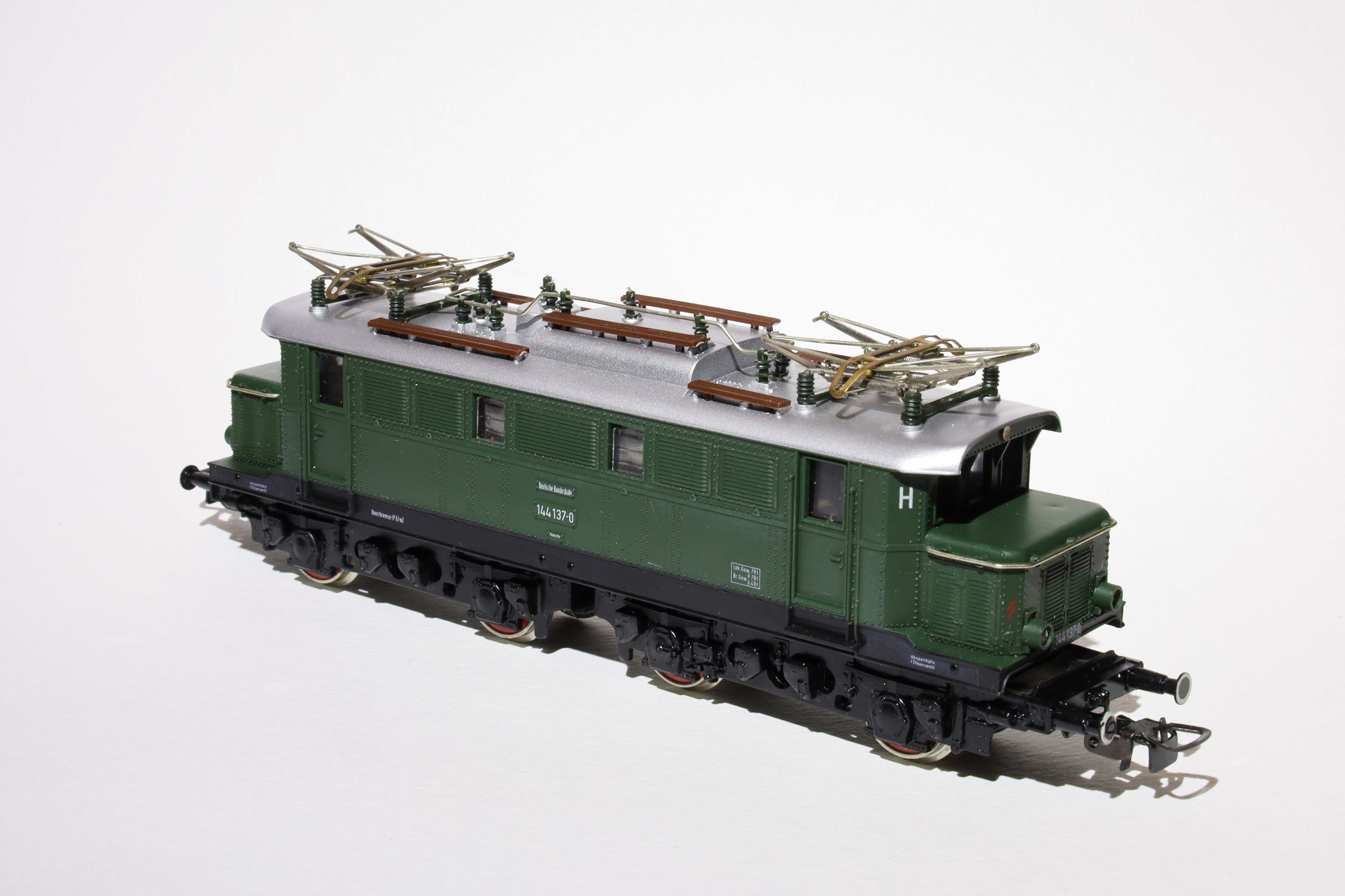 НОВА модель електровозу BR244(144) від компанії PIKO (1989р)