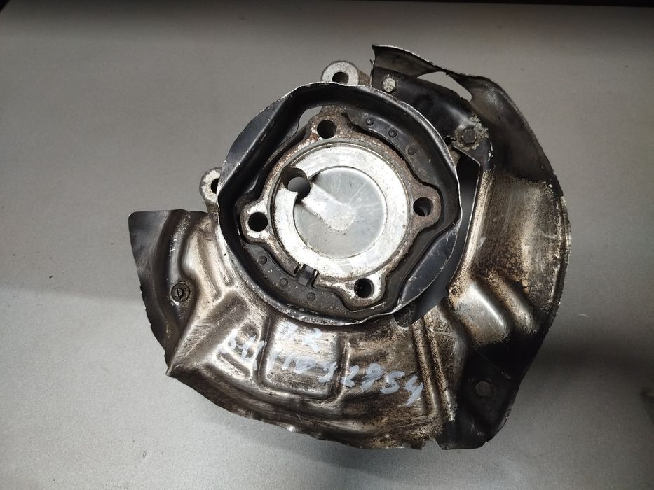 Цапфа ступица поворотний кулак ліва права бмв 5е39 bmw