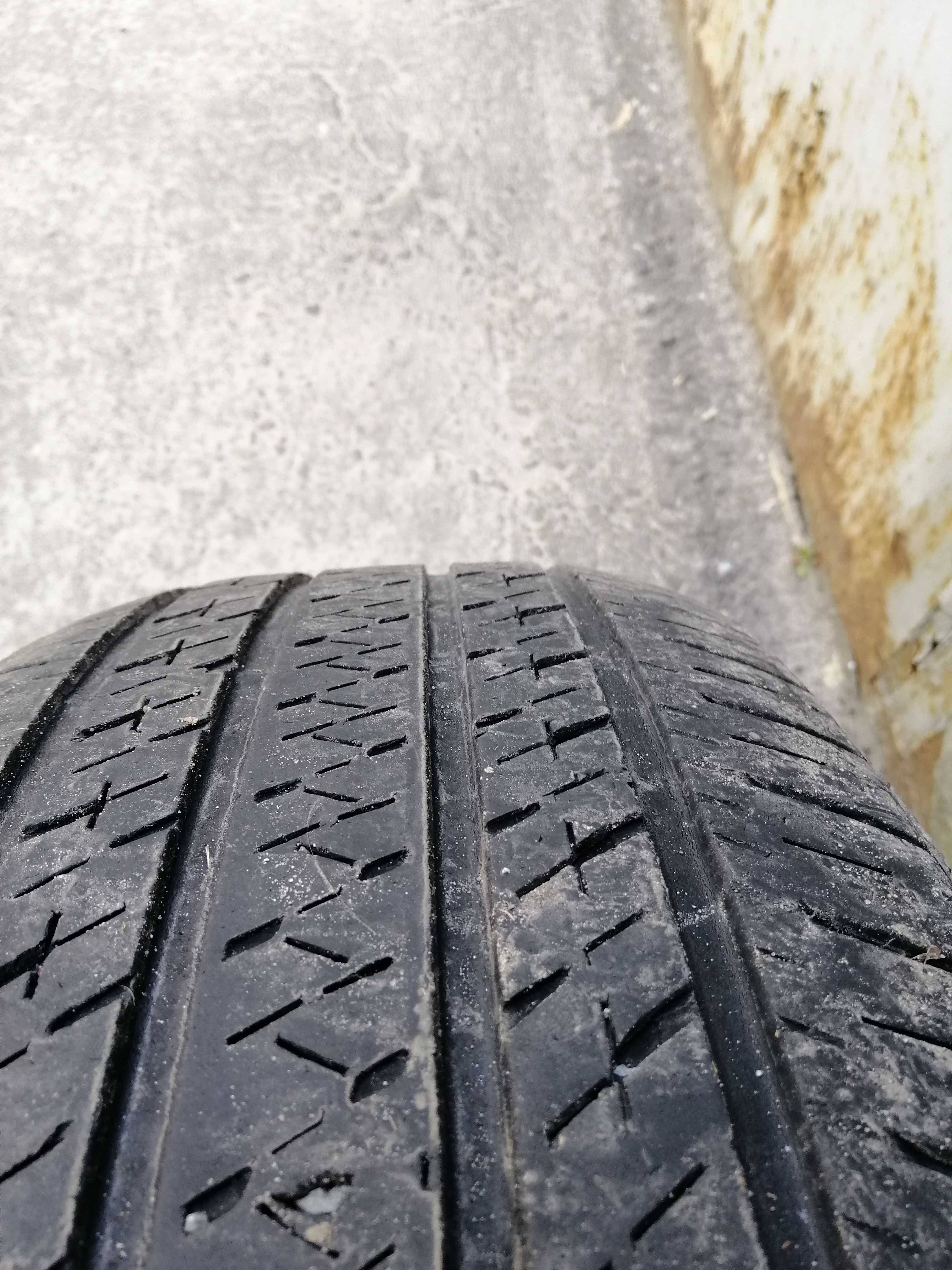 Шини Bridgestone 235/60 R18 всесезонні