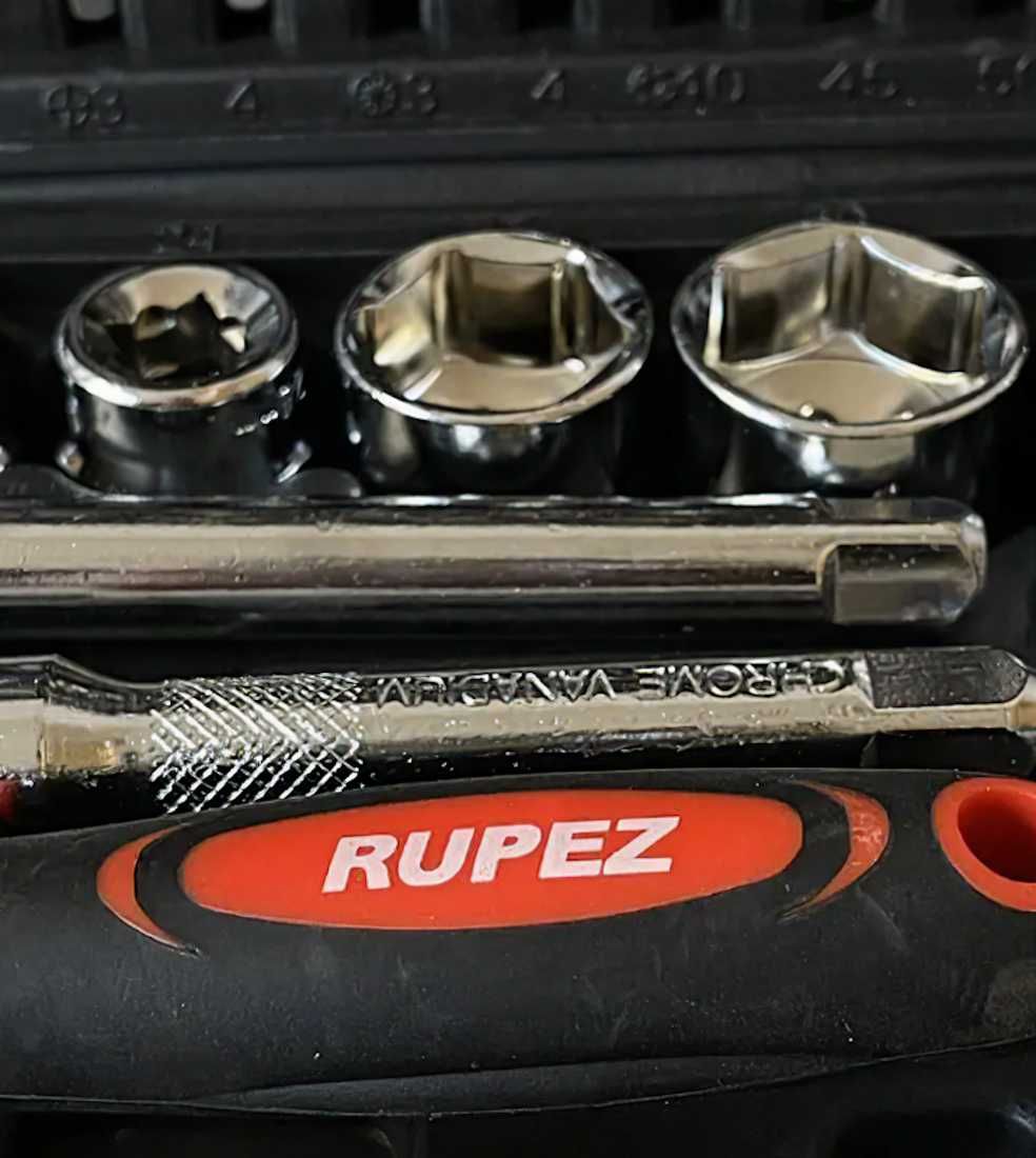 Набір інструментів для авто головки ключі трищітки 108 шт у валізі