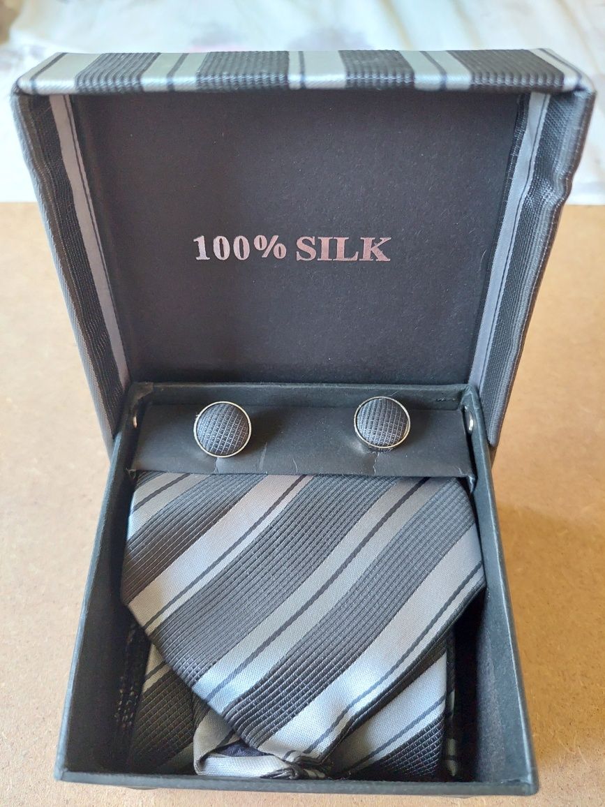 Продам набор галстуков