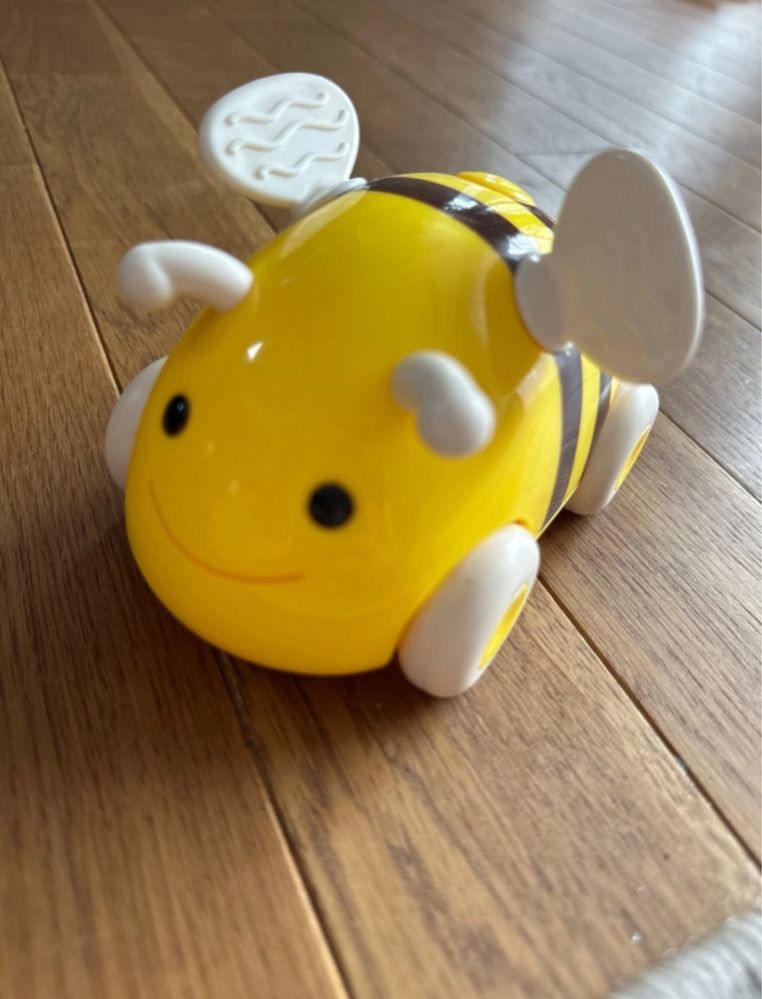 Smiki, Odjazdowa pszczółka, zabawka interaktywna do raczkowania