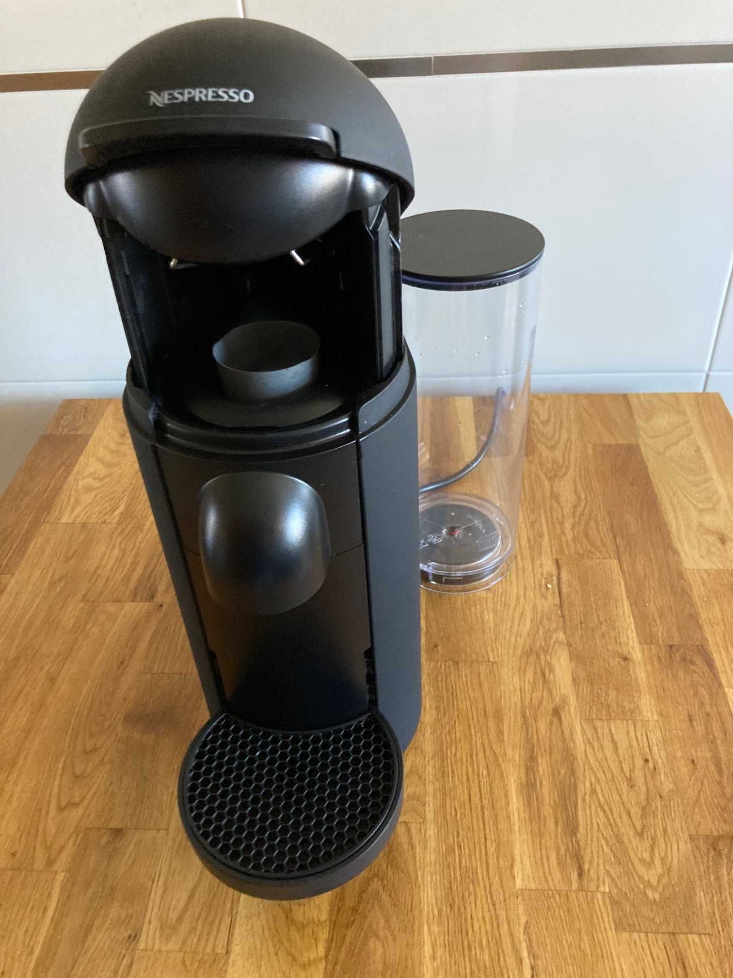 Máquina de Café Nespresso Vertuo Plus Black