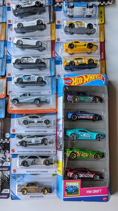 Nissan Datsun Hot Wheels Хот Вілс Ніссан Датсун