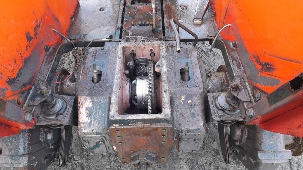 Zwolnica prawa lewa zetor 7211 most atak obudowa skrzynia napęd 7245