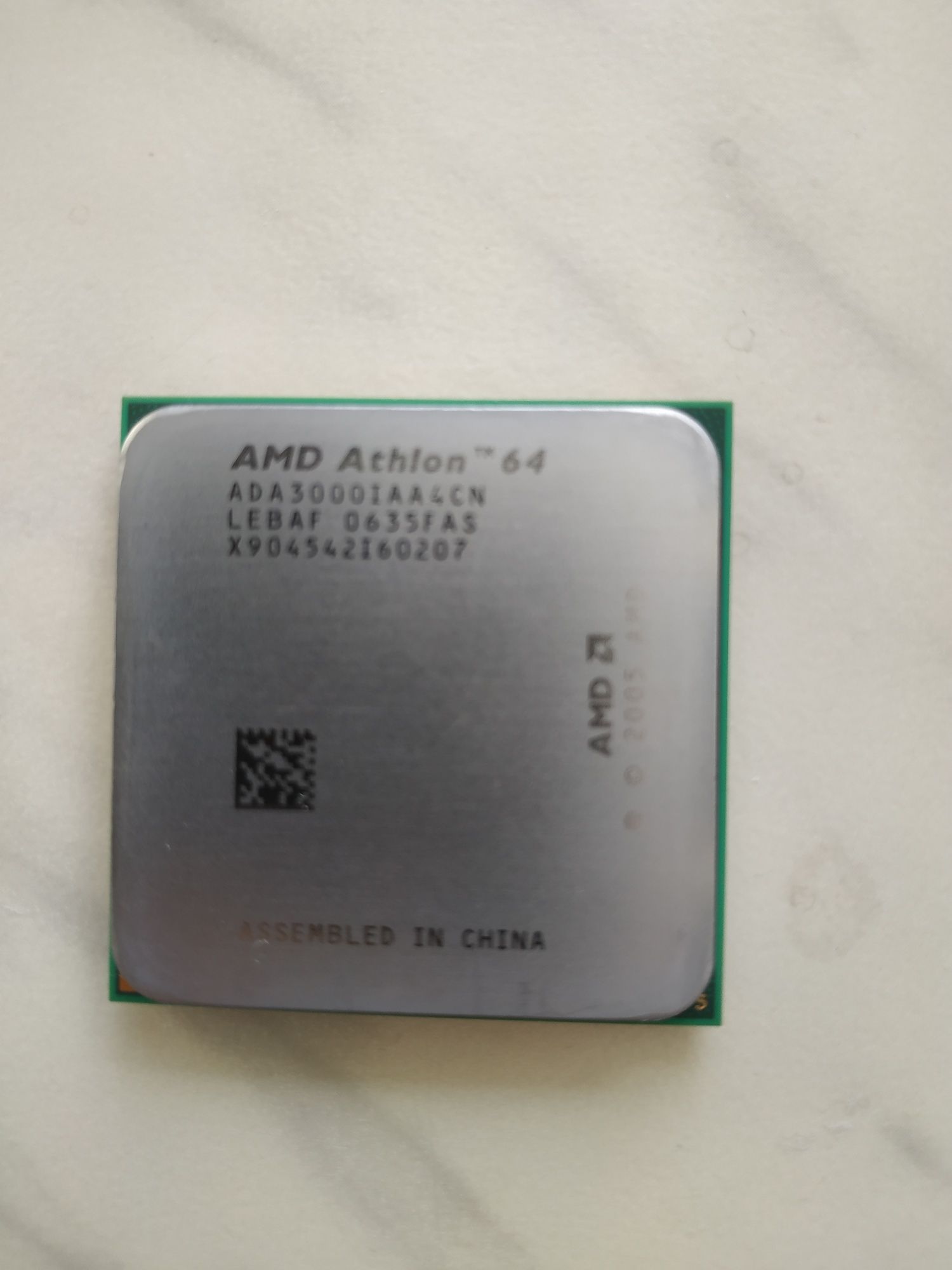 Процесор AMD Athlon 64 3000+. Оперативка 1гб.