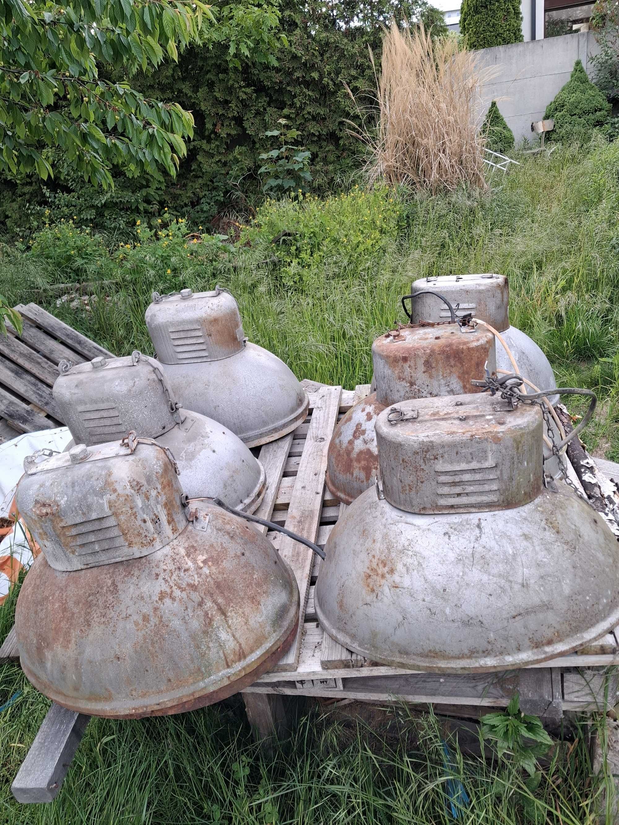 stare lampy przemysłowe z lat 60–70 – do renowacji