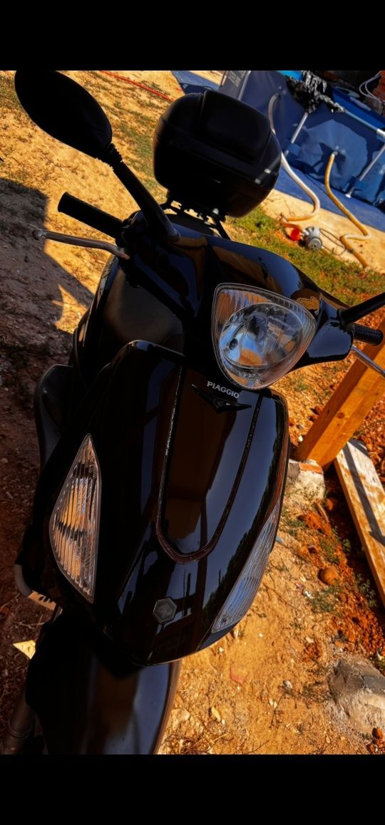 Mota Piaggio fly 125