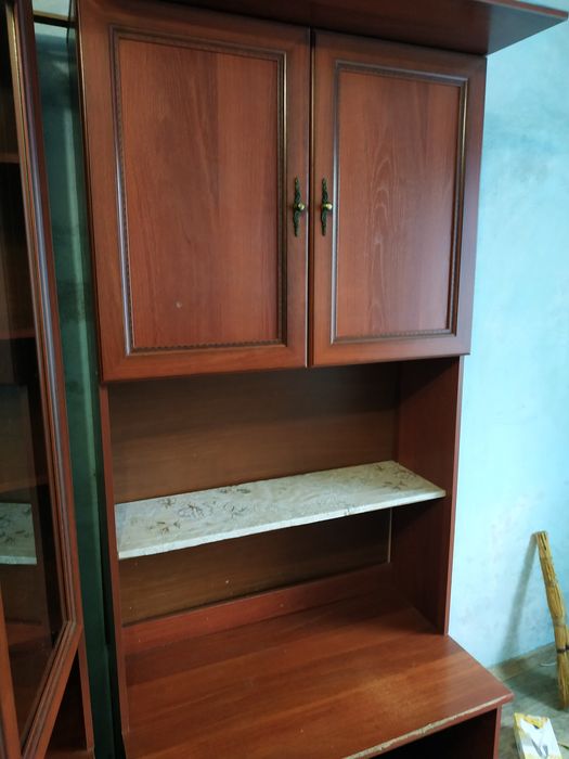 Стінка тумбочки.