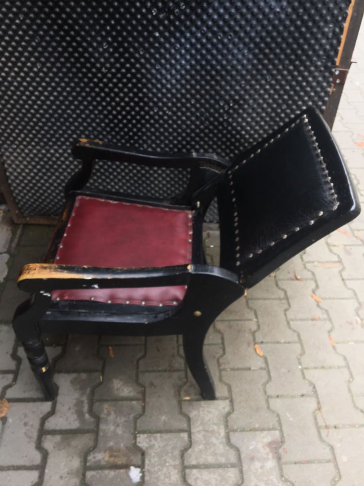Stary kolekcjonerski fotel fryzjerski
