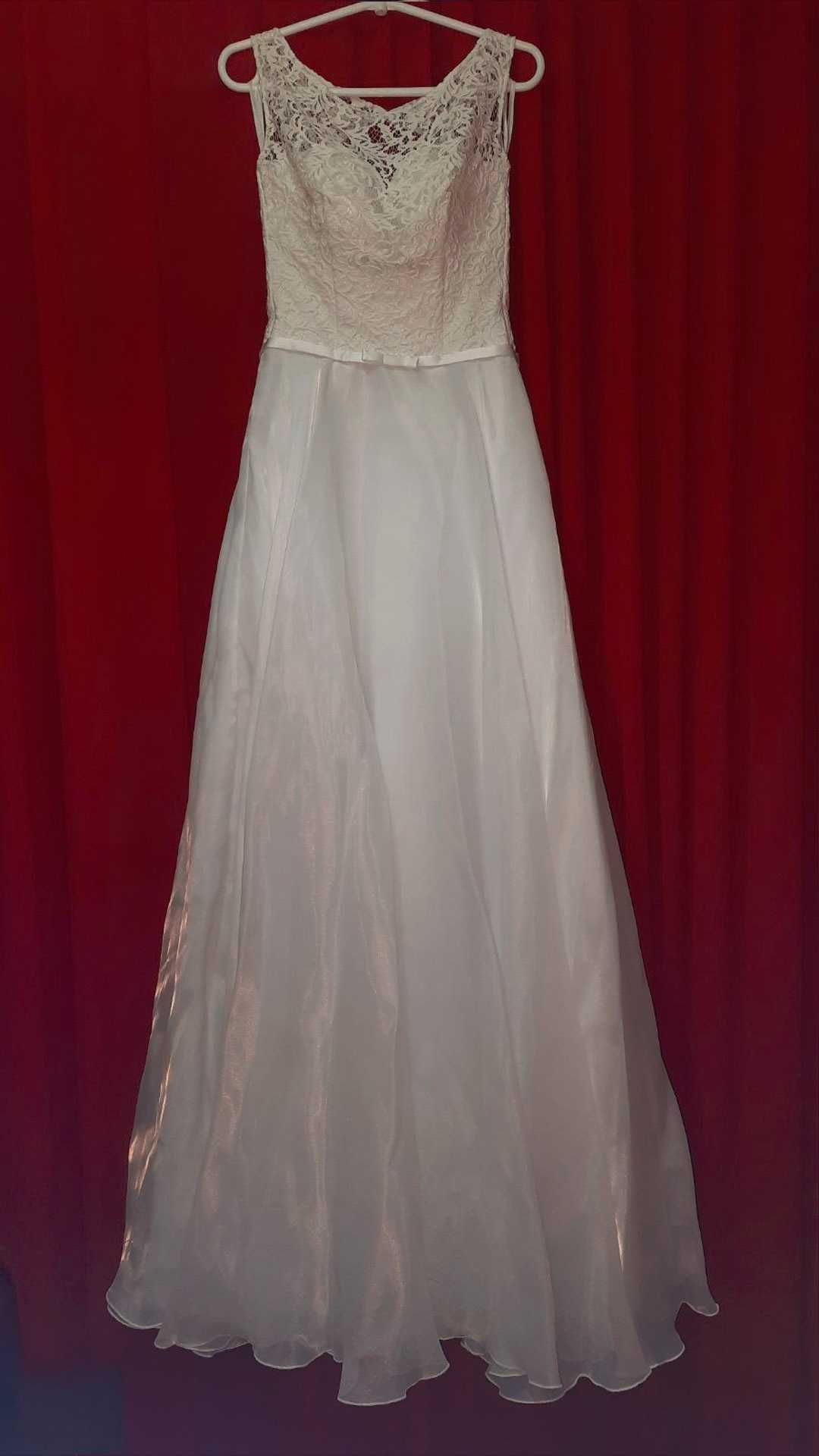 Весільна сукня з салону на високу дівчину