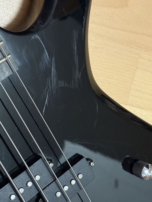 Gitara basowa Harley Benton rock series