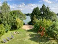 Domek nad jeziorem Głuszyńskim w pierwszej linii brzegowej