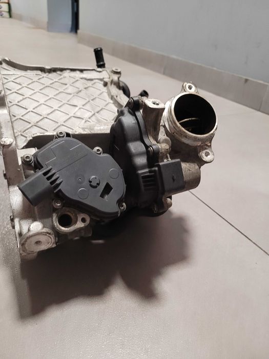 Kolektor ssący z przepustnicą przewody 1.6 TDI RAPID CXM 04L.129.766AQ