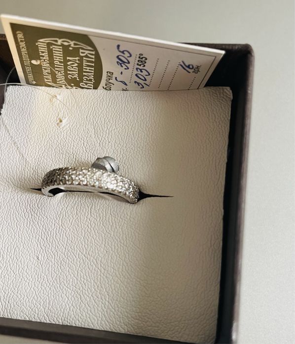 Кольцо белое золото и бриллианты 16 р