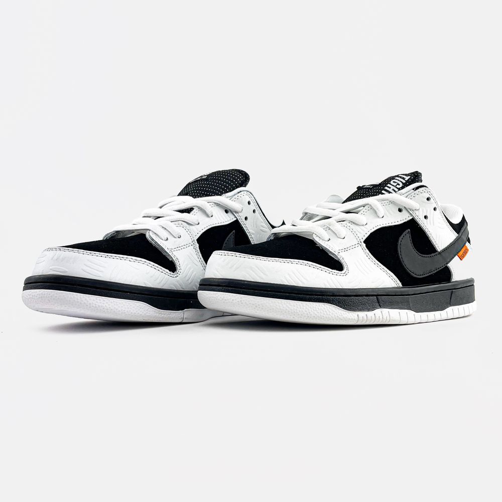 Nike SB Dunk Low TightBooth