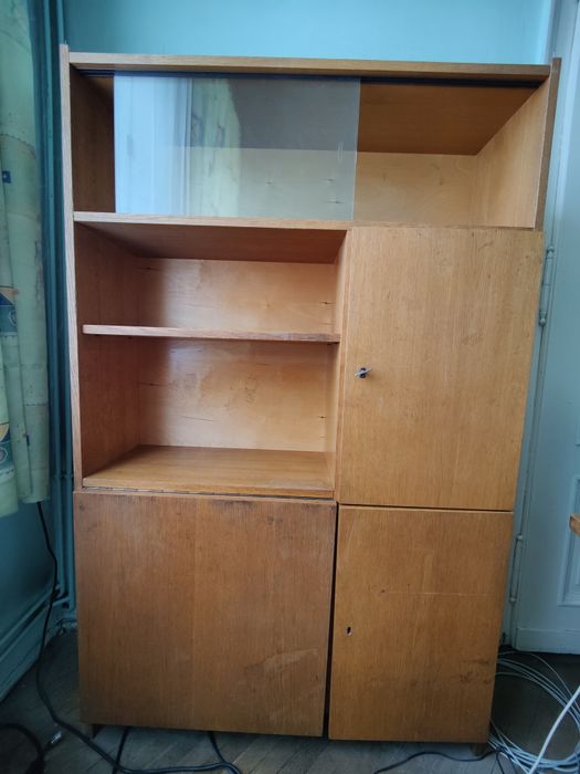 Last Call: Biblioteczka z biurkiem i witryną z Cepelii PRL