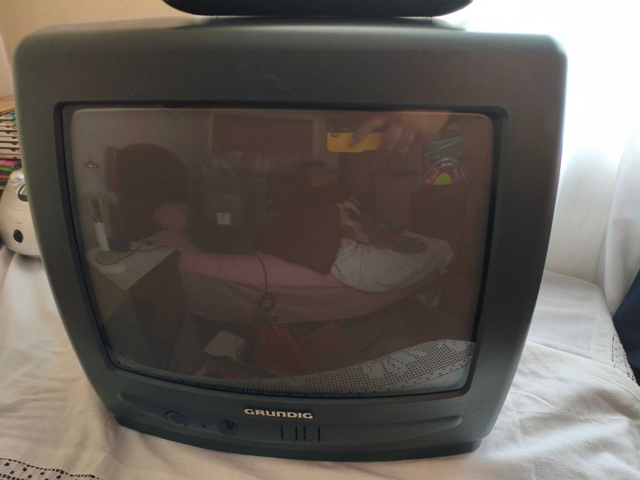Tv com comando incluido