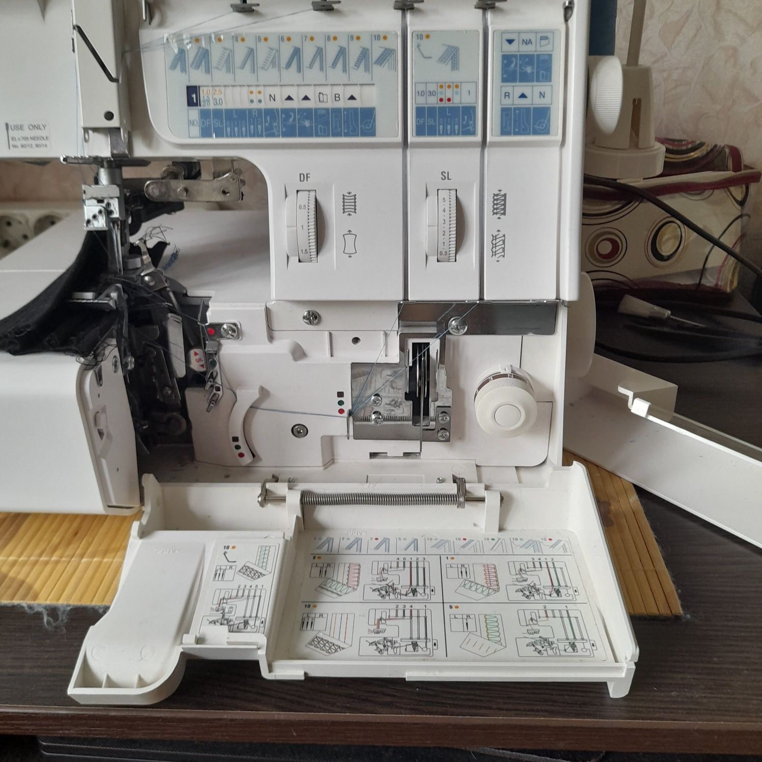 Продам коверлок Janome 1200D professional