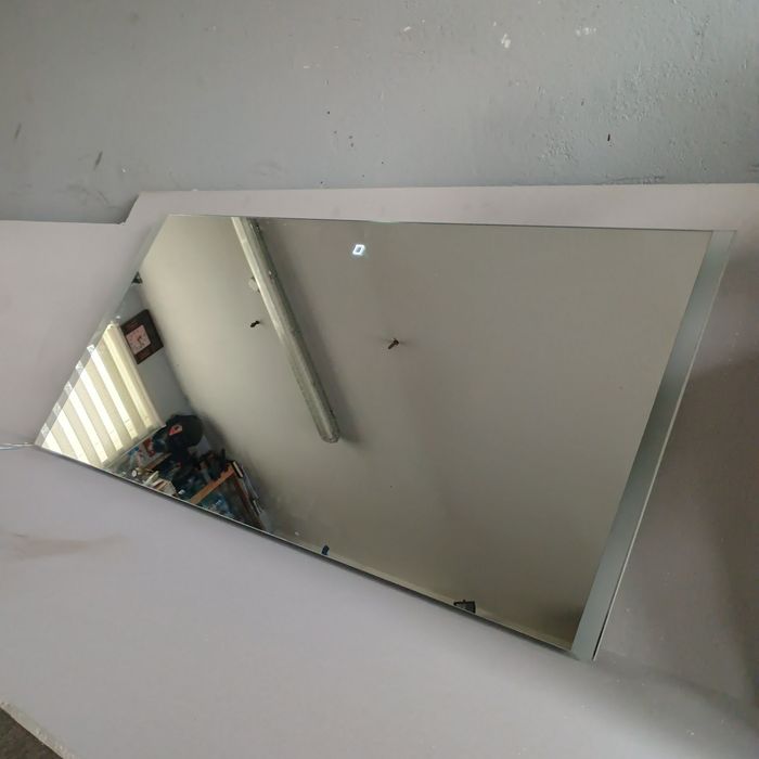 Lustro z oświetleniem LED