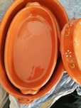 Travessas em barro novas e é cestas para pão, fruta, ect