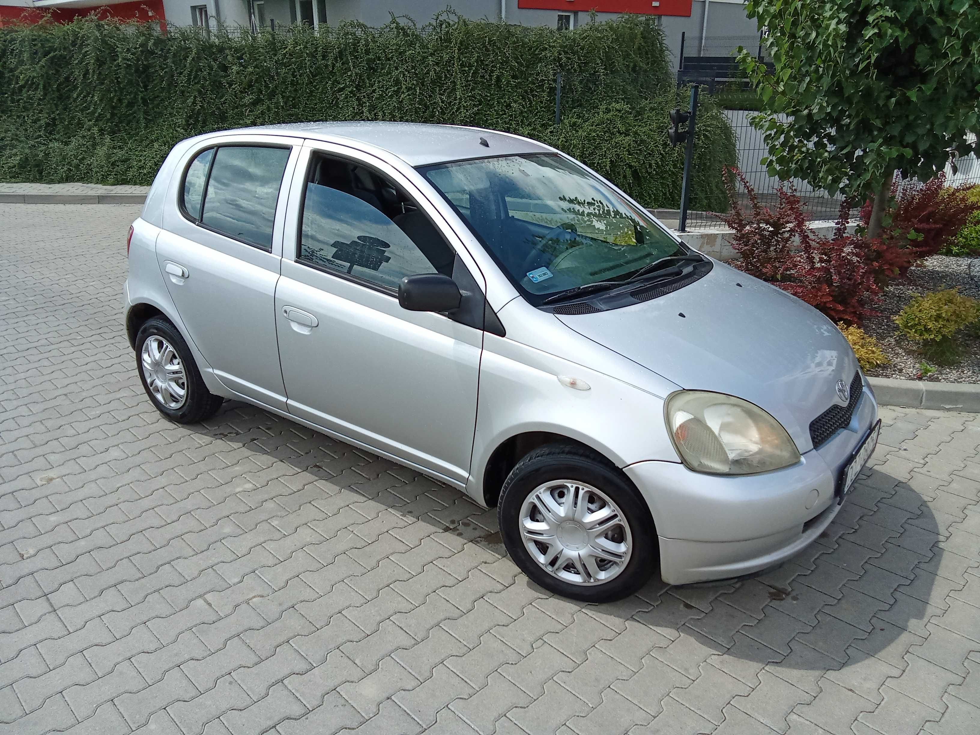 Toyota  Yaris     2000 rok