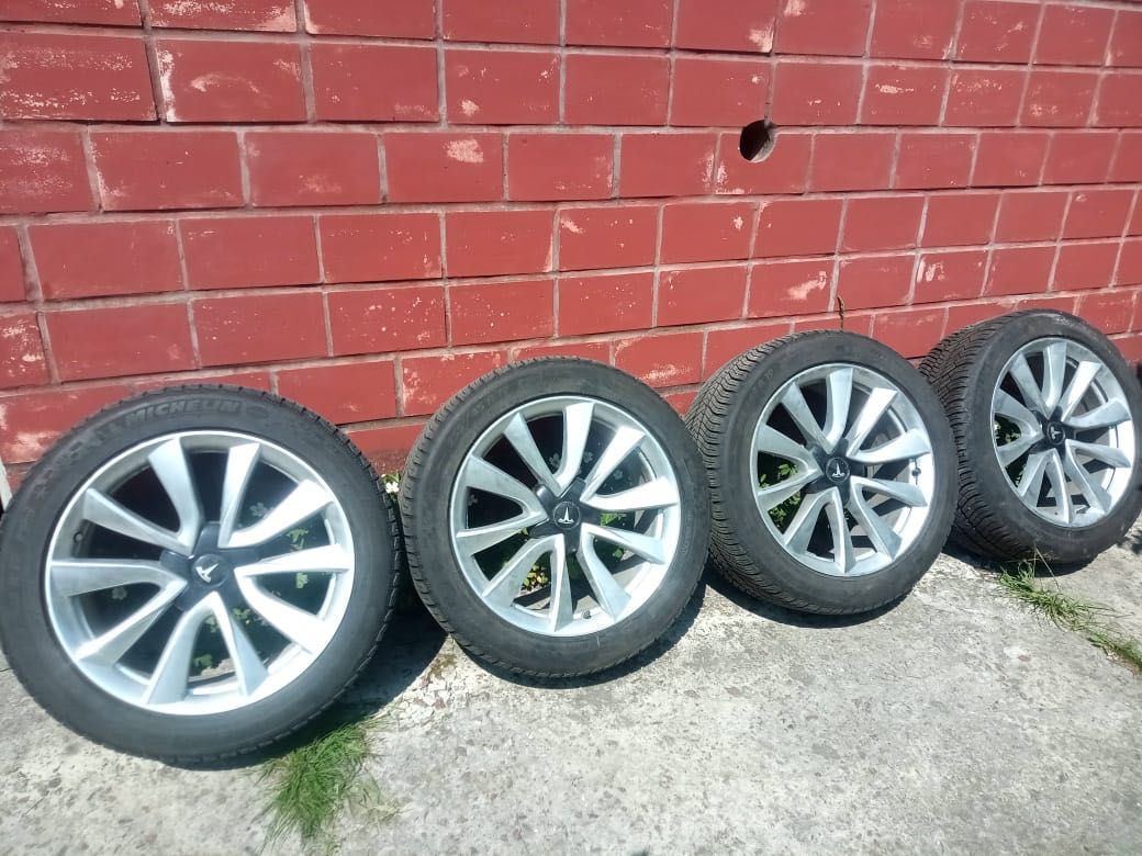 Комплект диски+шини (зима) 255/45R19 Tesla Model Y