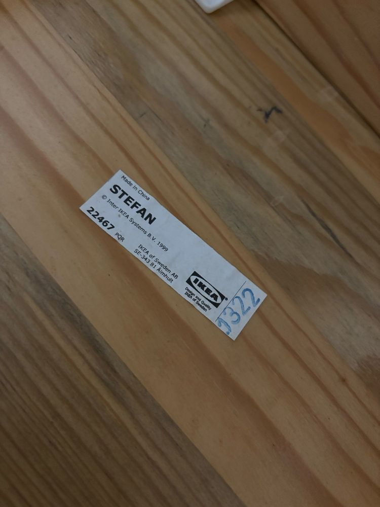3 cadeiras pretas do ikea