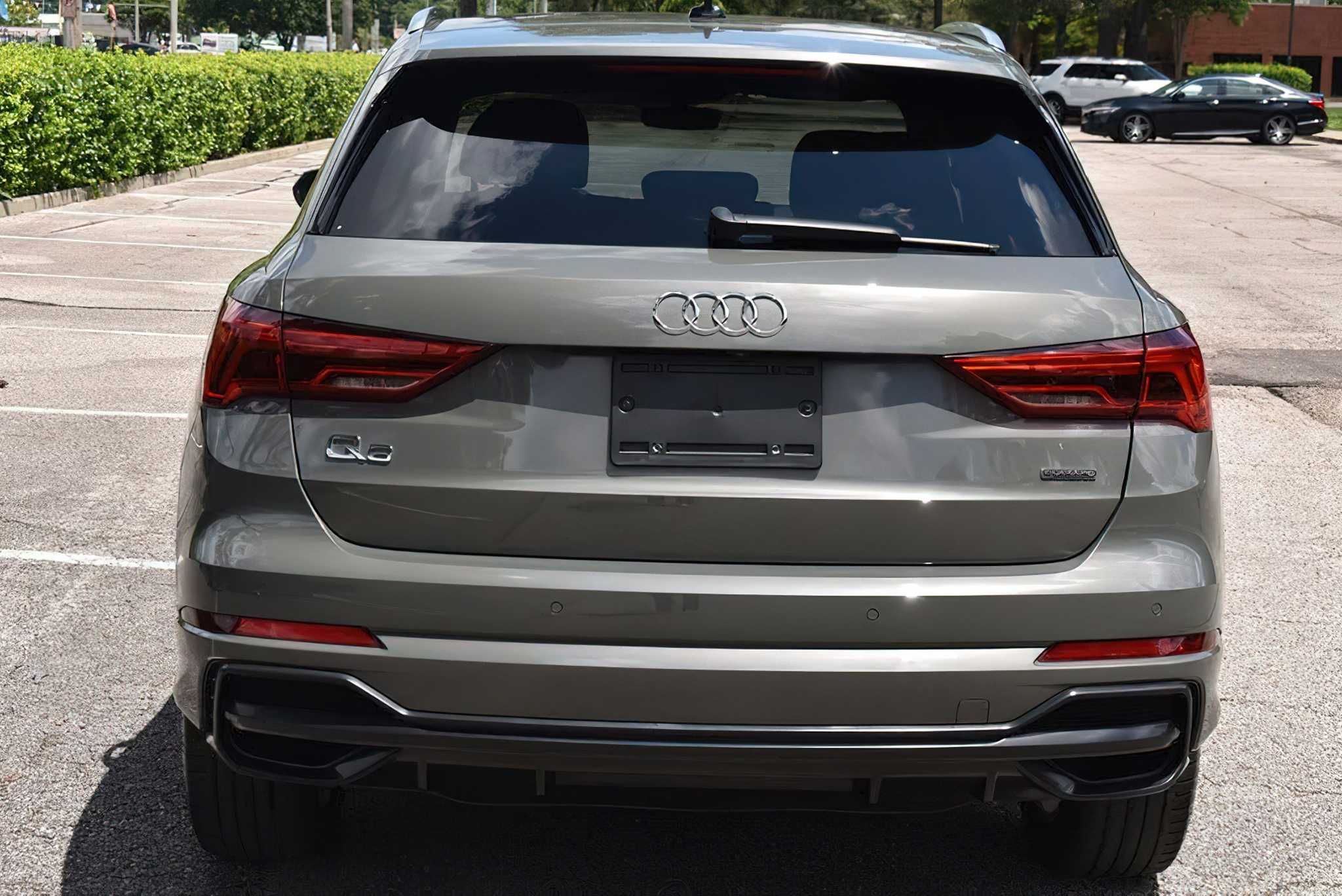 Audi Q3     2021