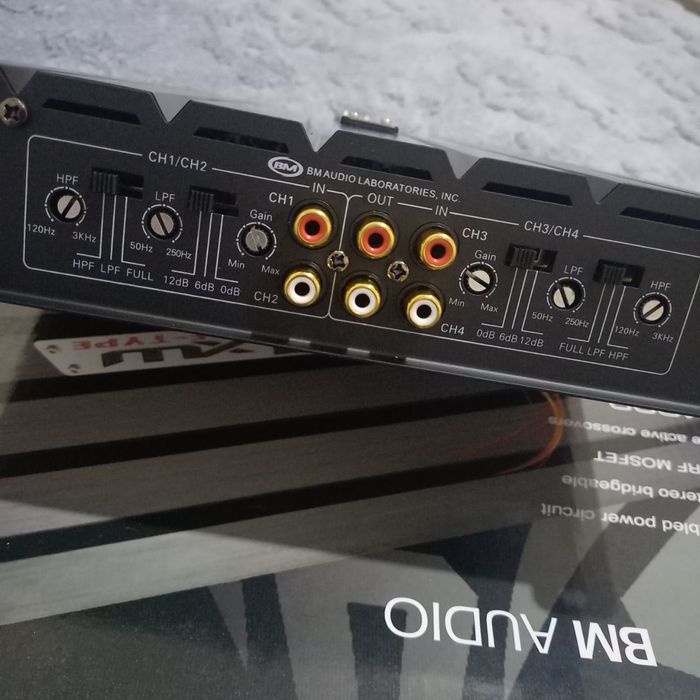 автомобільний підсилювач звуку