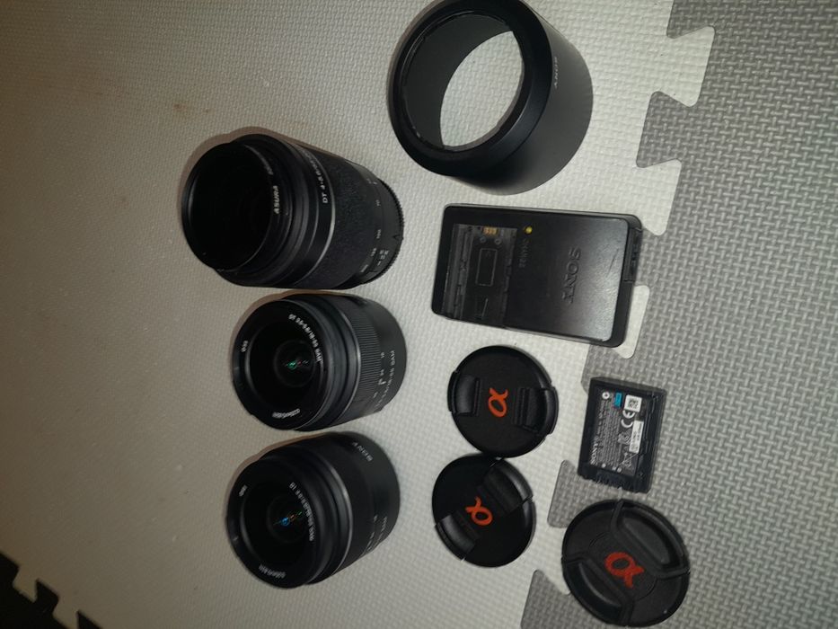 Zestaw Sony A-mount: 3 obiektywy + akcesoria (Sony DT 18-55 DT 55-200)