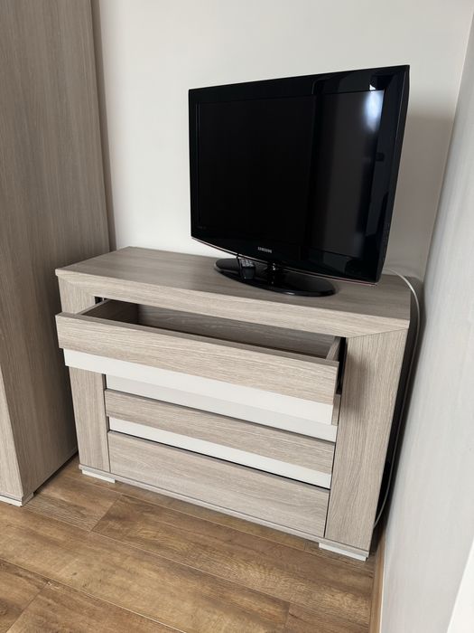 Zestaw szafka plus szafa ubraniowa