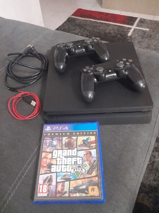Vendo ps4+ 2 comandos e 1 jogo
