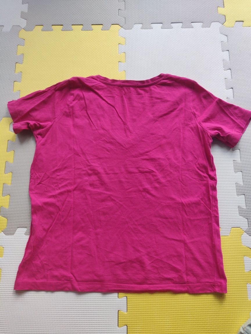 Różowy t-shirt w serek