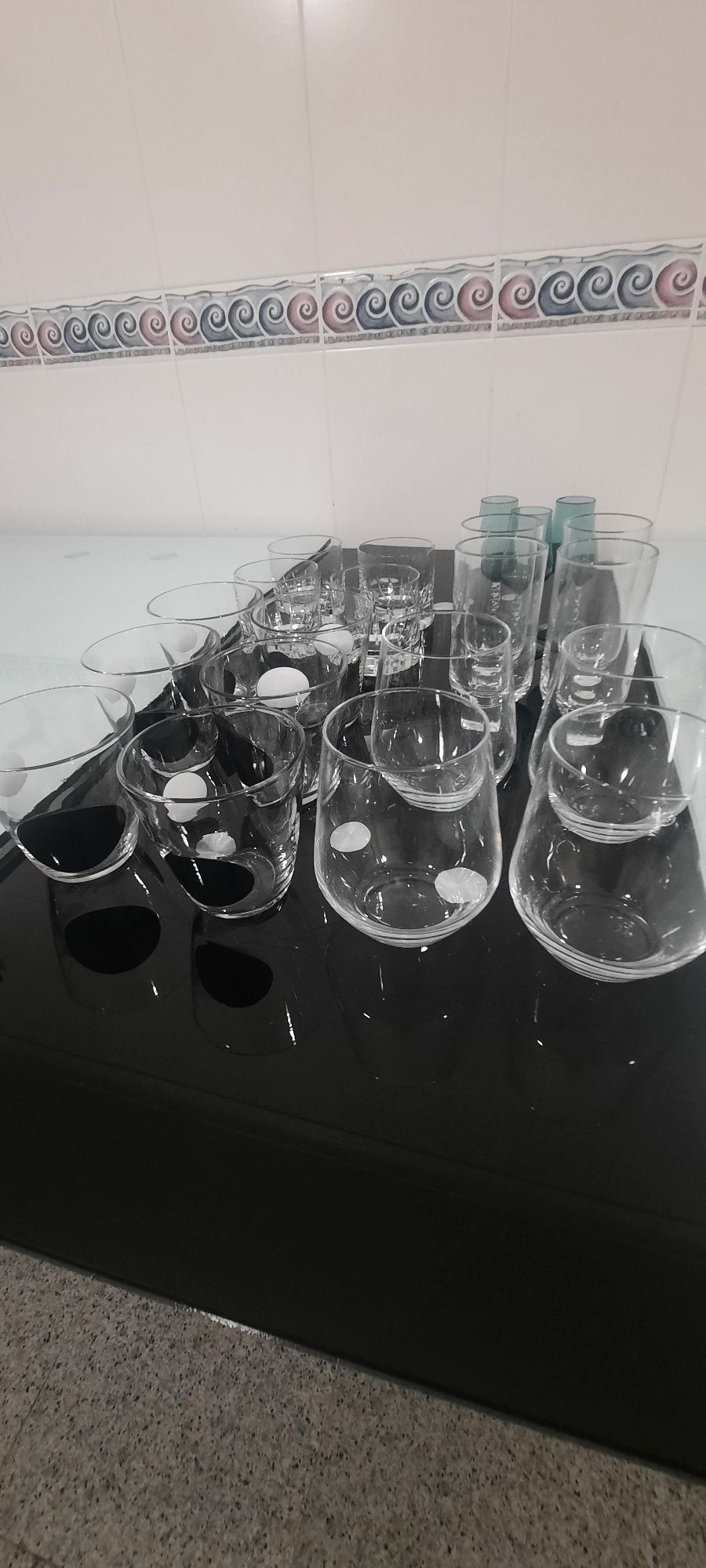 Conjunto de vários copos de várias marcas