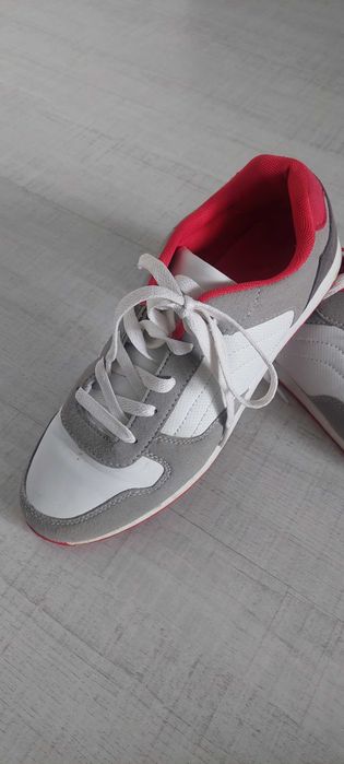 Buty sportowe damskie
