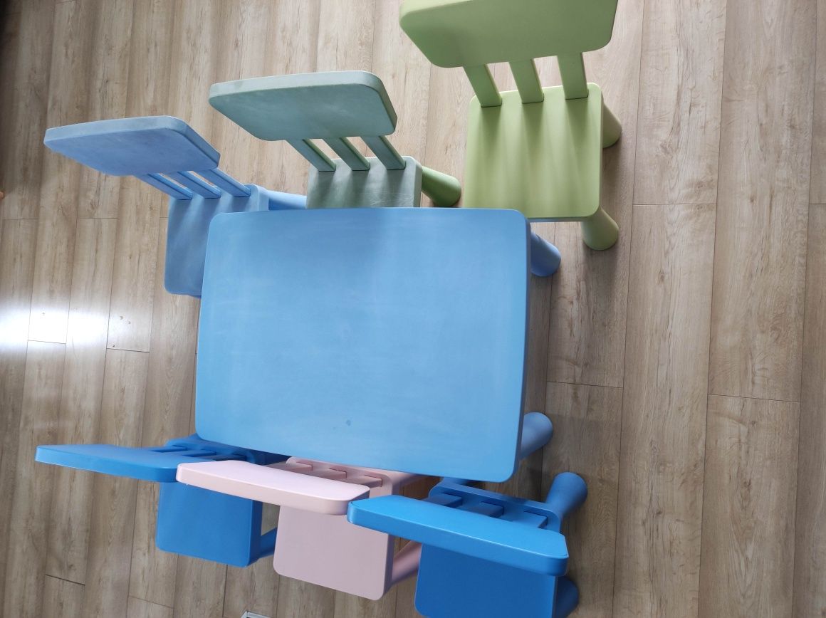 Ikea Mamut. 6 krzeseł i stolik