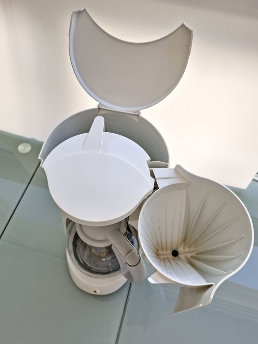 Maquina de Café de Filtro / Cafeteira, Bosch impecável