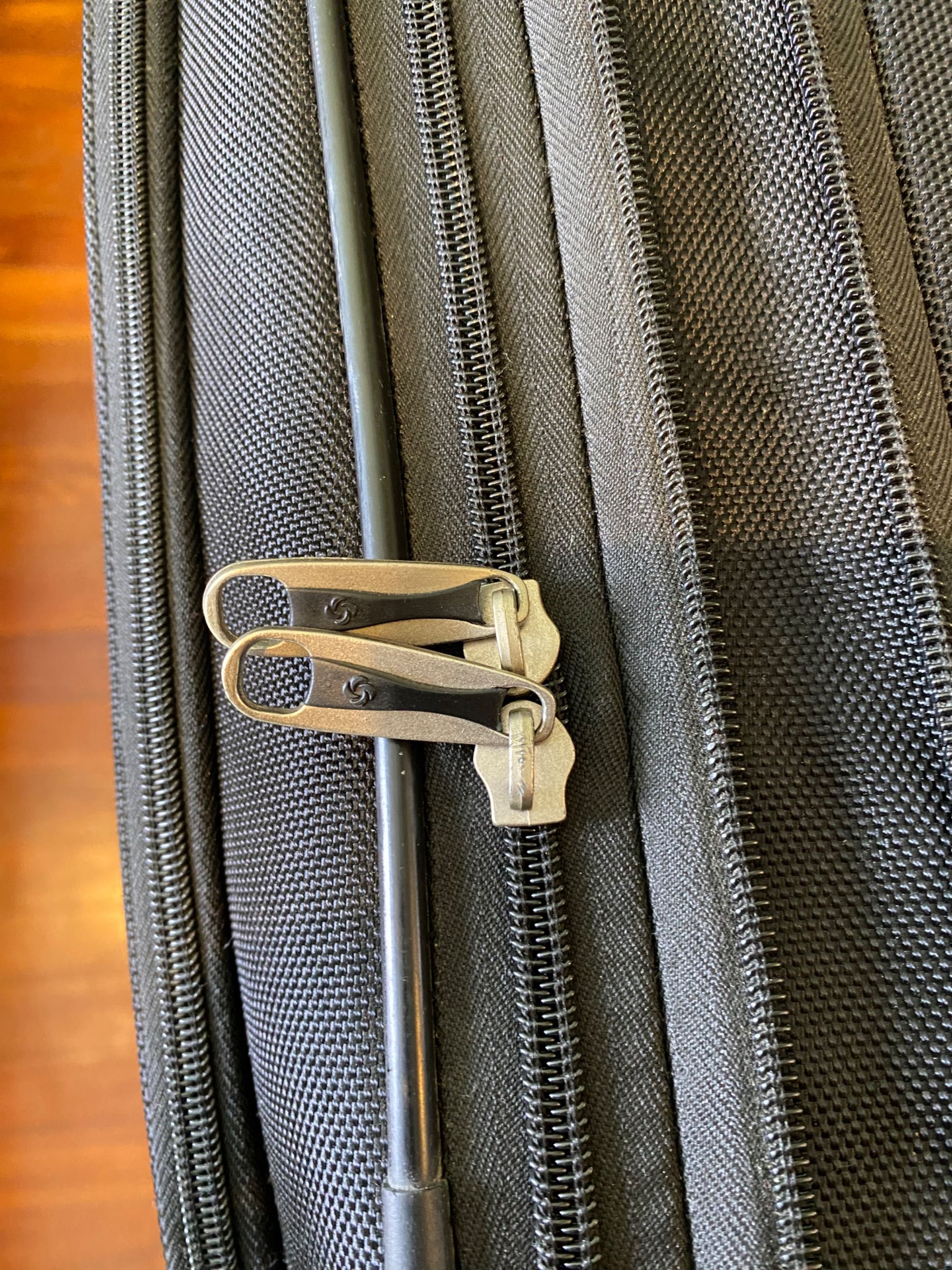 Mala de viagem samsonite preta 32kg grande