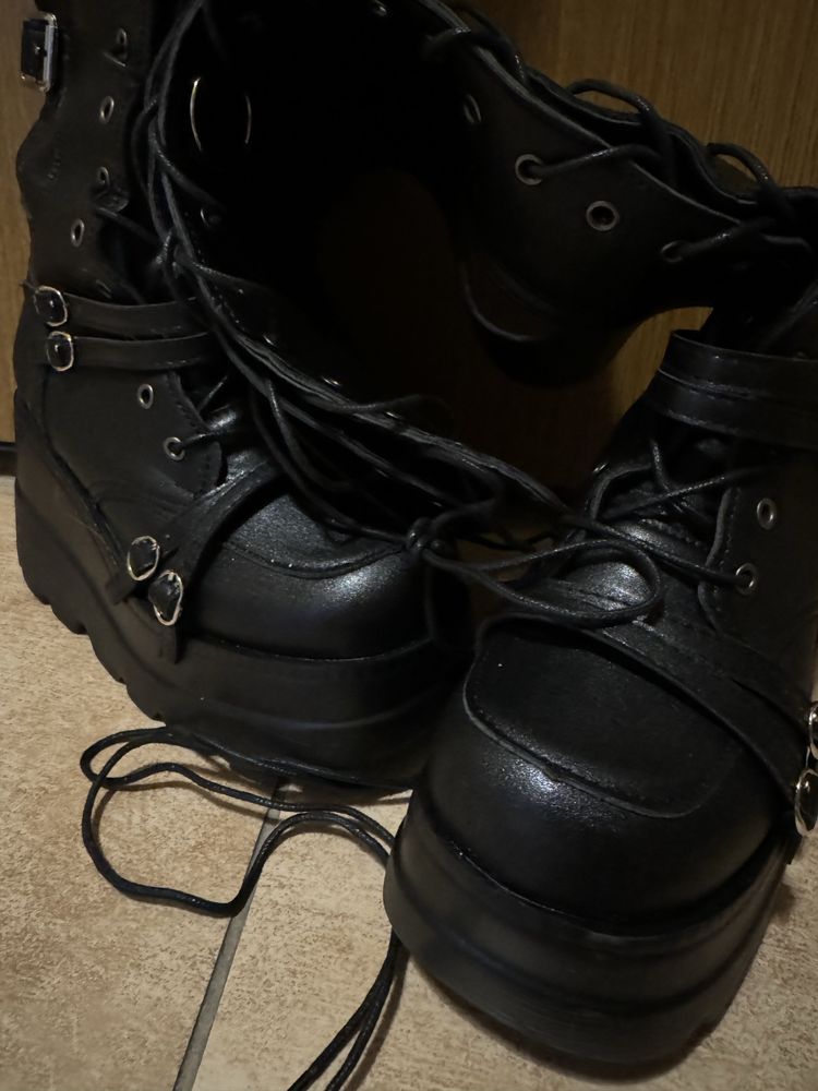 Wysokie czarne buty, rozmiar 36
