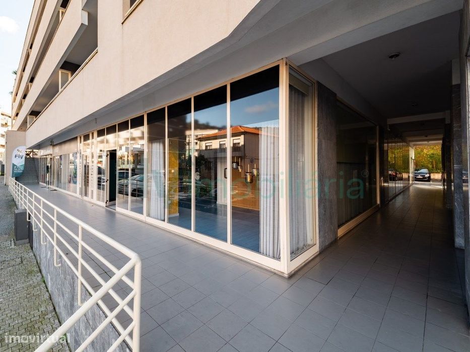 Loja Comercial no centro da cidade para venda ou arrendamento.