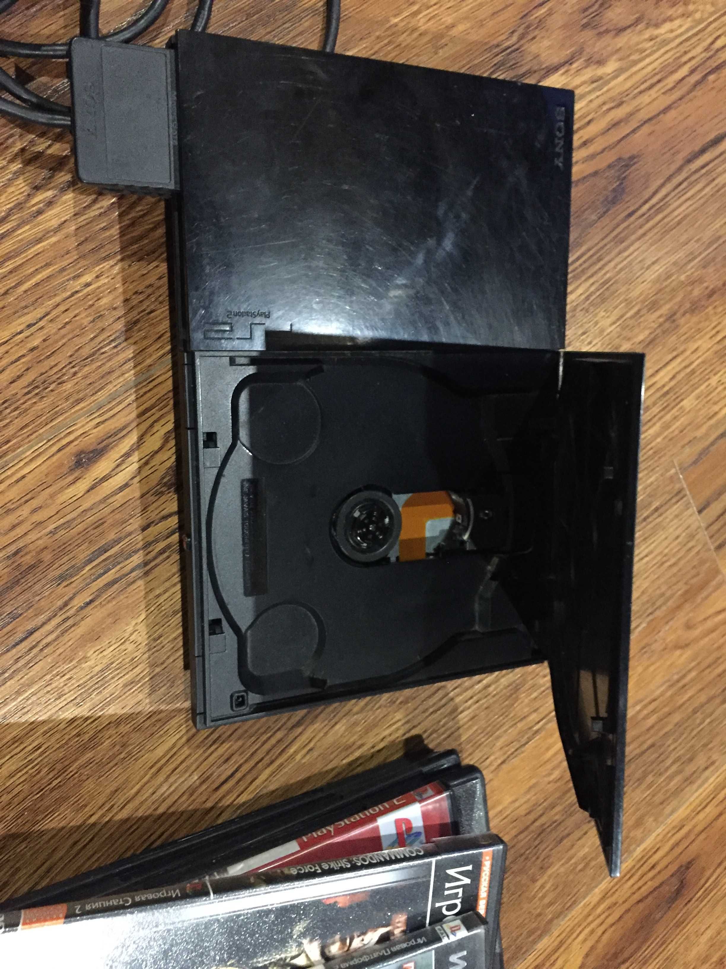 Sony PlayStation 2    Два Джойстика куча игр