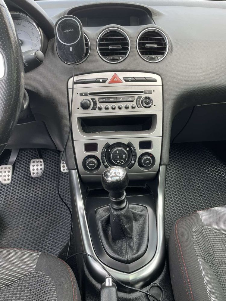 Продається пежо 308sw 2011 року