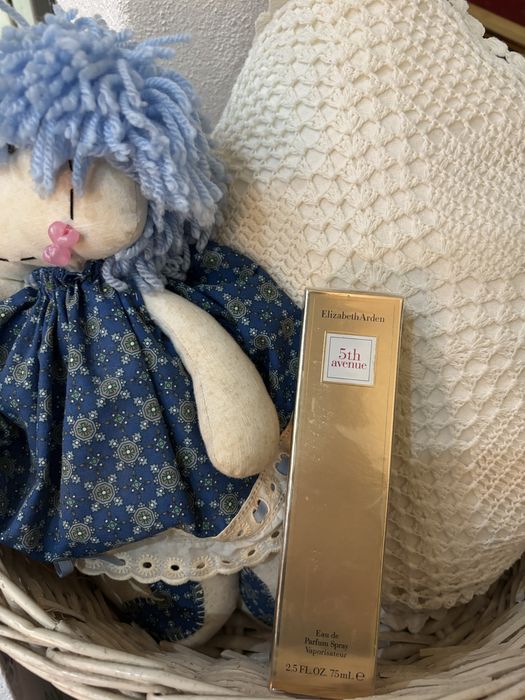 Perfumes (Calvin klein, Lacoste e Elizabeth Arden)