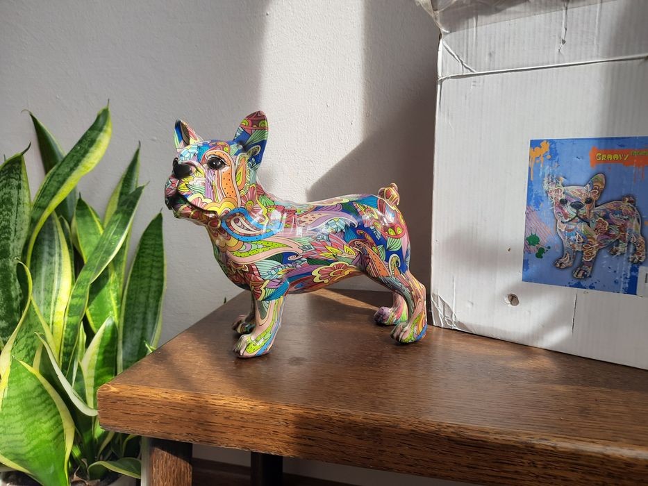 Buldog francuski fogurka nowa psa rzeźba nowoczesna kolorowa