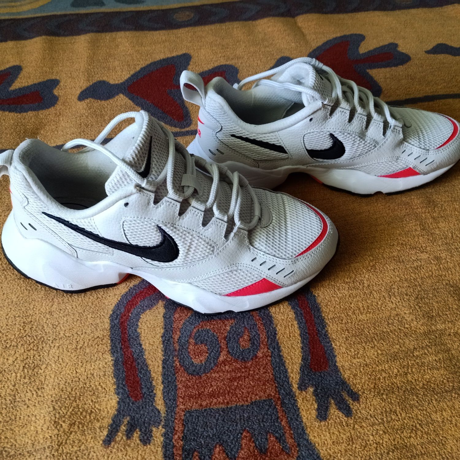 Nike Air Heights , uniseks. Rozmiar 40 . Wkł 25 cm .
